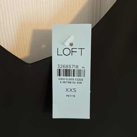 NWT LOFT Double V-Neck Sleeveless Blouse in Black, XXSP - Picture 2 of 3